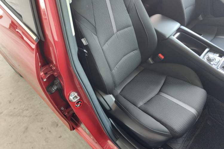 Used Mazda Mazda 3 Axela 2019 Cloud-Controlled Sedan 1.5L Automatic Luxury Model China VI Standard
