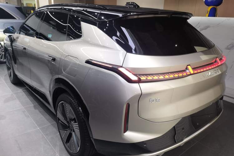 Used Lynk & Co 08 EM-P 2023 245km Ultra-Long Range Halo