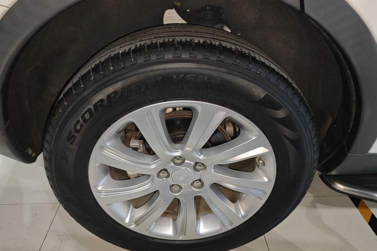 Used Land Rover Discovery Sport 2019 240 PS SE Version China VI Standard
