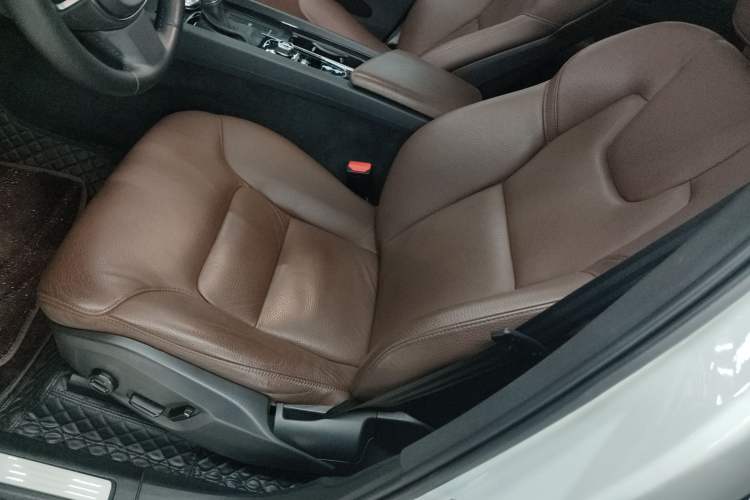 Used Volvo XC60 2021 T5 4x4 Smart Luxury Edition
