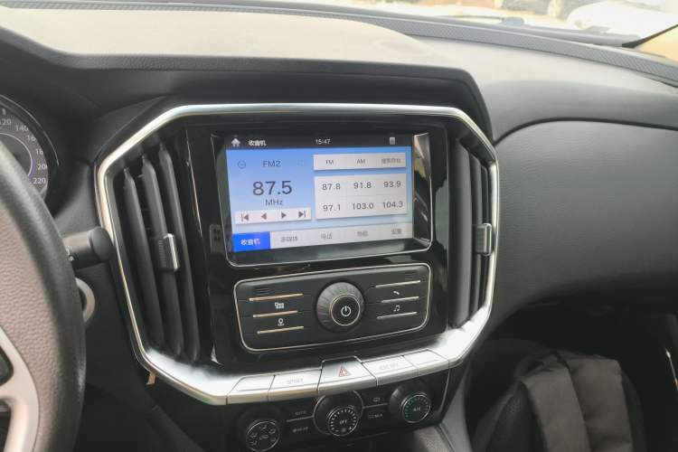 Used JMC Yusheng S350 2016 2.0T Automatic 4x4 Gasoline Luxury Version with Sunroof 7 Seats
