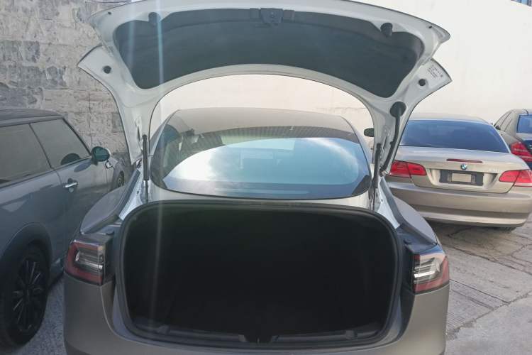 Used Tesla Model 3 2019 Long-Range All-Wheel-Drive Version
