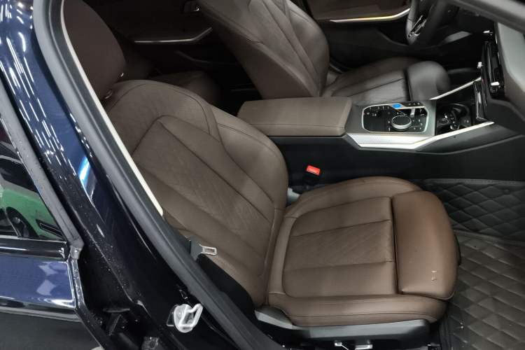 Used BMW i3 2025 eDrive 40 L Midnight Edition
