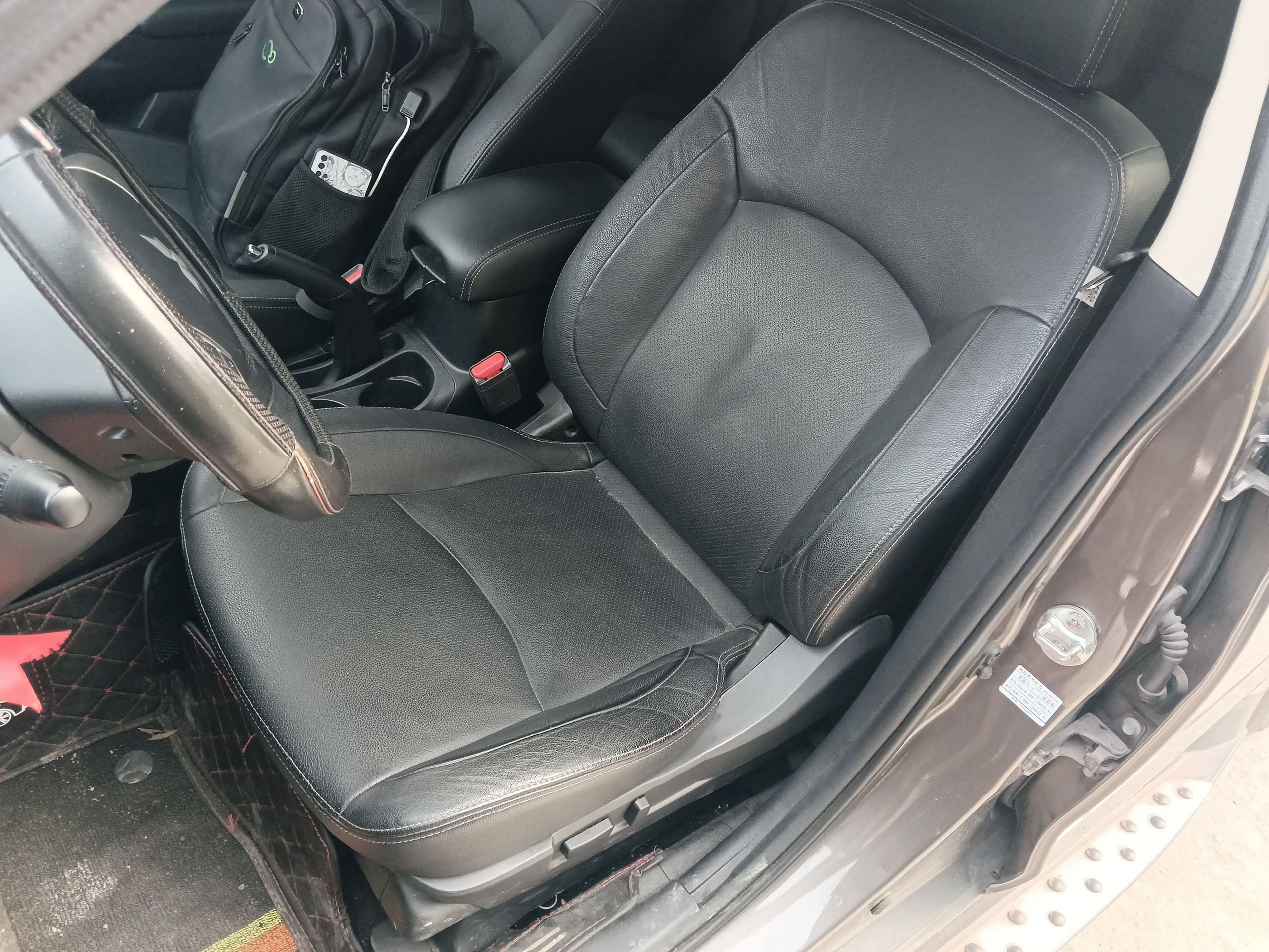 Переднее сиденье в автомобиле