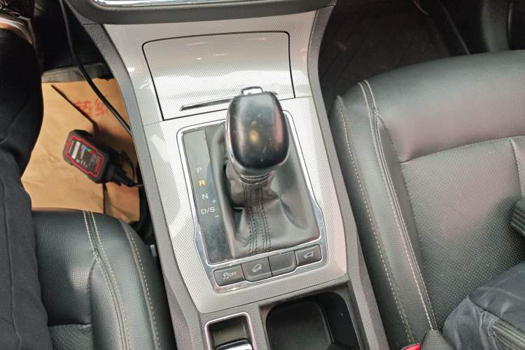 Used Roewe RX5 2016 30T Two-Wheel Drive Automatic Internet Smart Edition