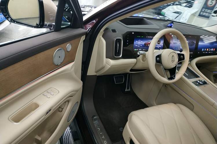 Used Hima AITO M9 2025 Extended-Range Ultra Version 52 kWh 6-Seater