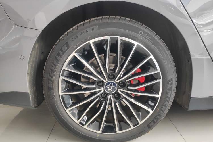 Used BYD Han 2025 EV with 701 km of Laser Radar-Enabled Intelligent Driving