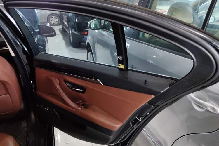 Used BMW 5 Series 2014 520Li Elegant Model
