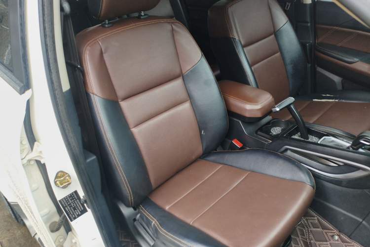 Used JMC Yusheng S350 2017 2.0T Automatic 2WD Diesel Luxury Version with Sunroof 5 Seats