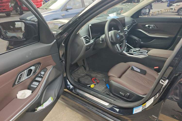 Used BMW i3 2024 eDrive 35 L
