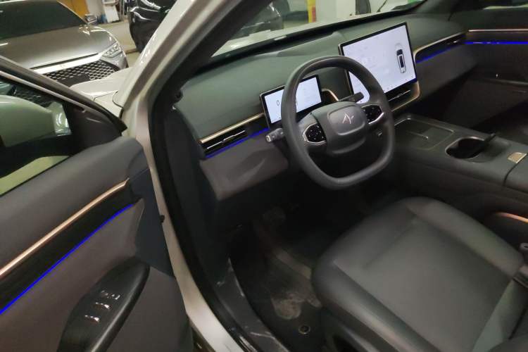 Used Dongfeng eπ eπ008 2024 210Max Range-Extended Version 6 Seats
