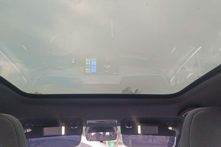 Used Livan Livan 7 2024 605 km Glory Edition
