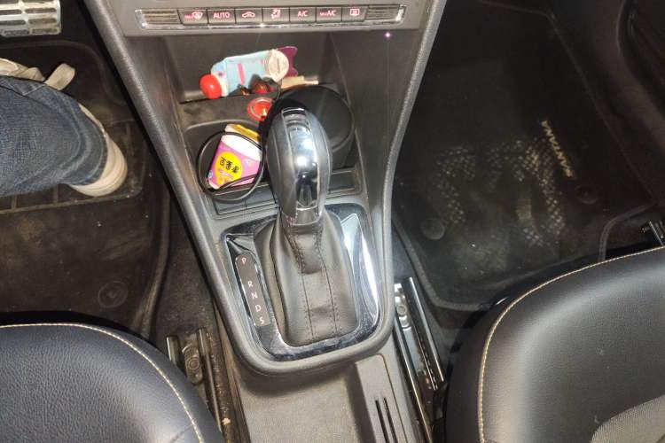 Used Volkswagen Santana 2016 Cross 1.6L Automatic Comfort Model