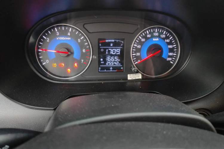 Used Dongfeng Fengon 380 2022 1.5L Standard Edition 7-Seater Passenger Vehicle
