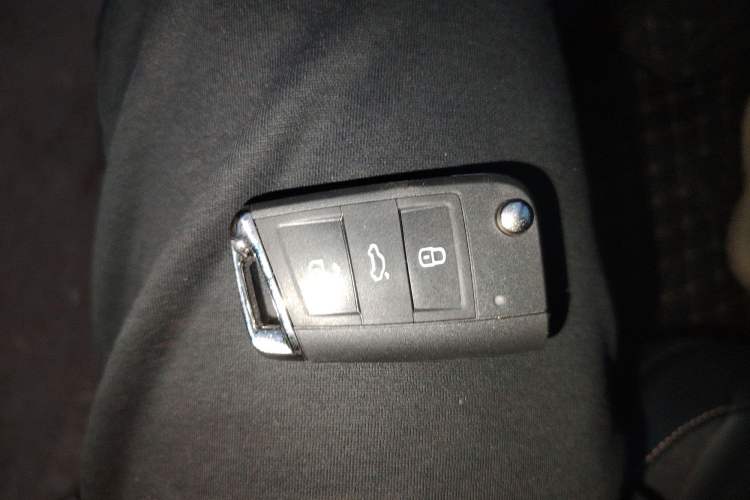 Used Volkswagen Tharu 2023 300TSI Two-Wheel-Drive Moonlight Edition
