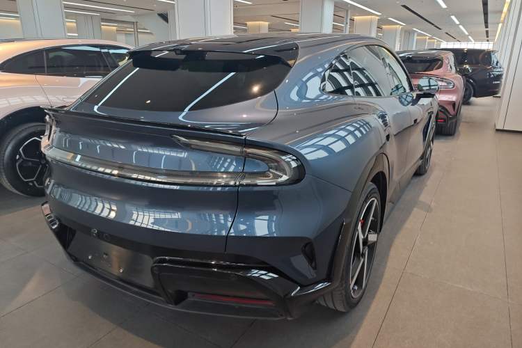 Used  YU7 2025 Ultra-Long Range High-Performance All-Wheel-Drive Max Edition
