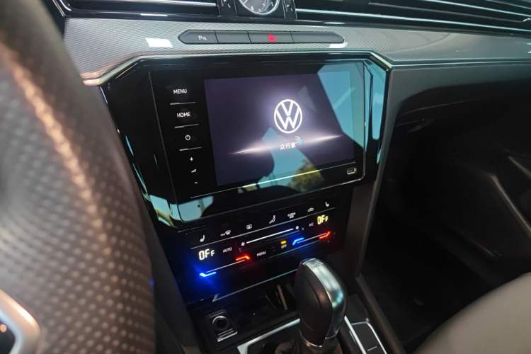 Used Volkswagen Magotan 2023 2 Million Units Limited Edition 330TSI DSG Leading Version
