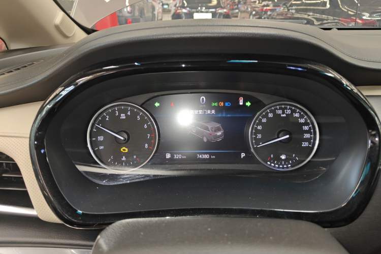 Used Buick GL8 2023 Facelifted Land Cruiser Executive Luxury Version
