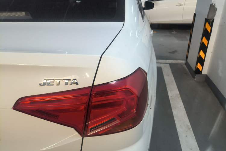 Used Volkswagen Jetta 2017 1.4L Manual Fashion Edition
