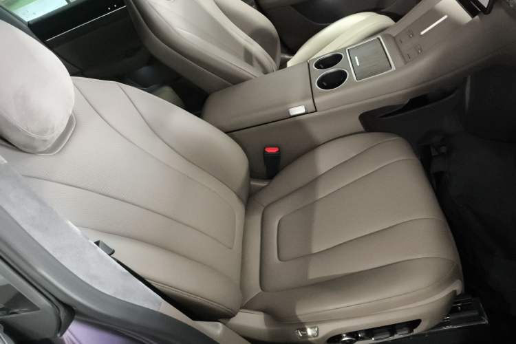 Used Hima Luxeed R7 2025 Range-Extended Version 251 km Max
