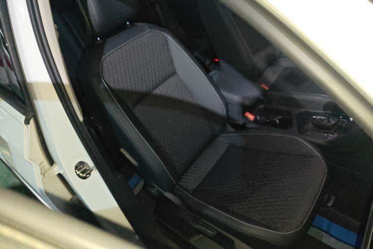 Used Volkswagen Tiguan L 2019 330TSI Automatic Two-Wheel Drive Luxury Edition China V Standard
