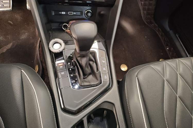 Used Volkswagen Tiguan L 2022 330TSI Automatic Two-Wheel Drive R-Line Enhanced Edition
