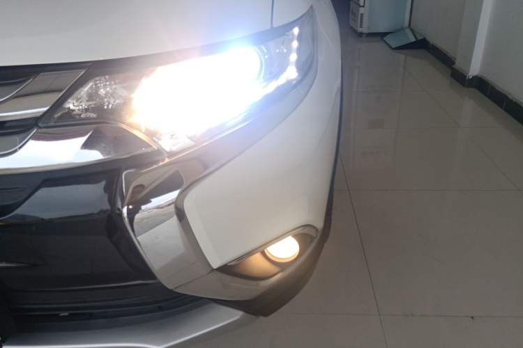 Used Mitsubishi Outlander 2018 2.0L Two-Wheel Drive Glory Edition 5 Seats
