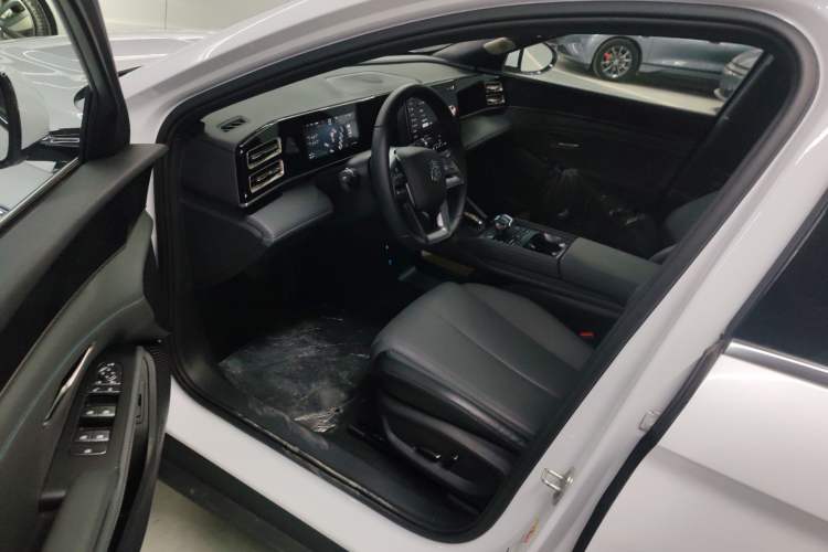 Used BYD Qin L 2025 DM-i Smart Drive 120KM Superior Model
