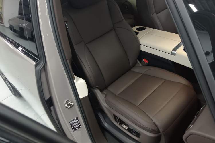 Used Li Auto MEGA 2024 Ultra Model
