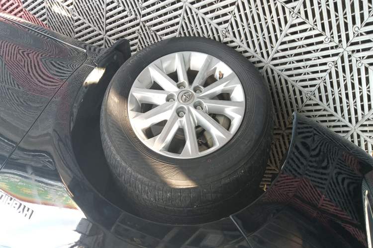 Used Toyota Camry 2015 Dual-Engine 2.5 HG Luxury Navigation Edition
