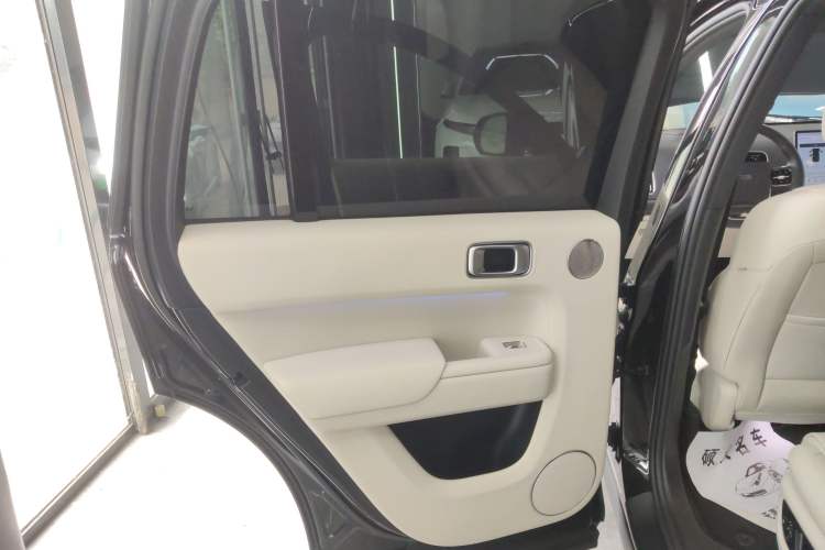 Used Li Auto L8 2023 Max model