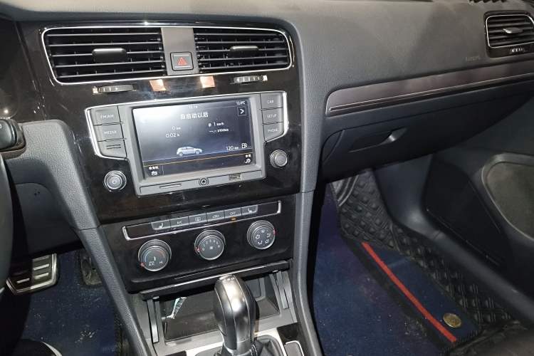 Used Volkswagen Golf 2016 1.4TSI Automatic R-Line
