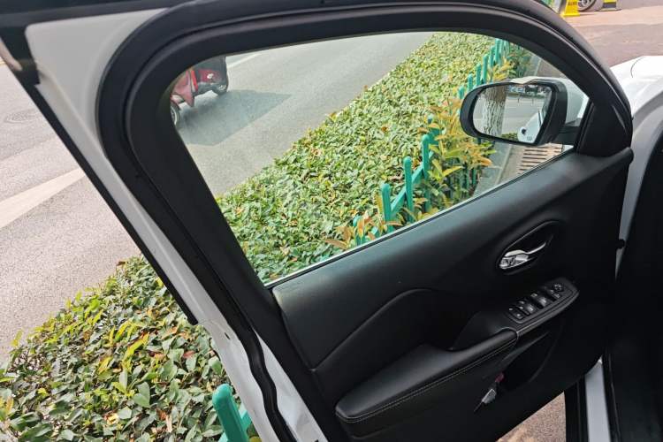 Used  Cherokee 2014 2.4L Luxury Edition
