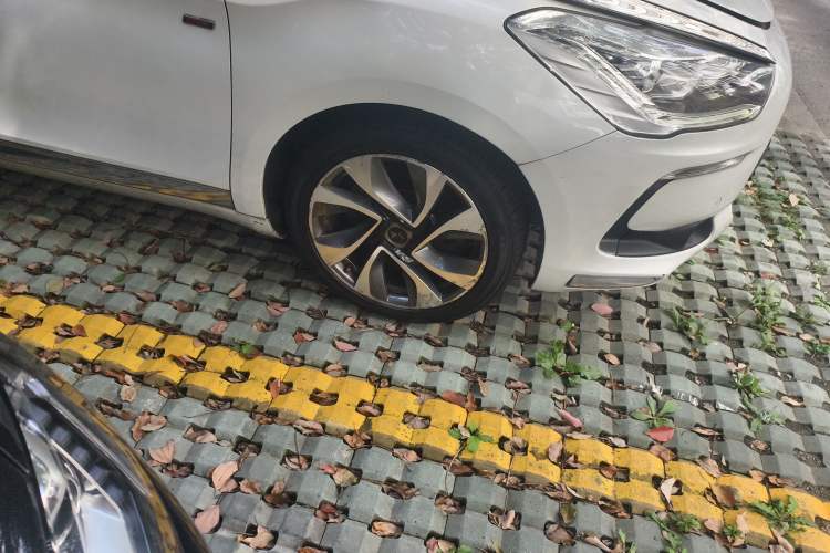 Used  5 2013 1.6T Elegant Edition THP200