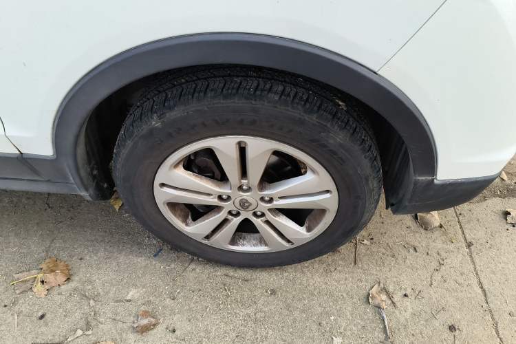 Used Oshan CX70 2016 1.6L manual luxury version
