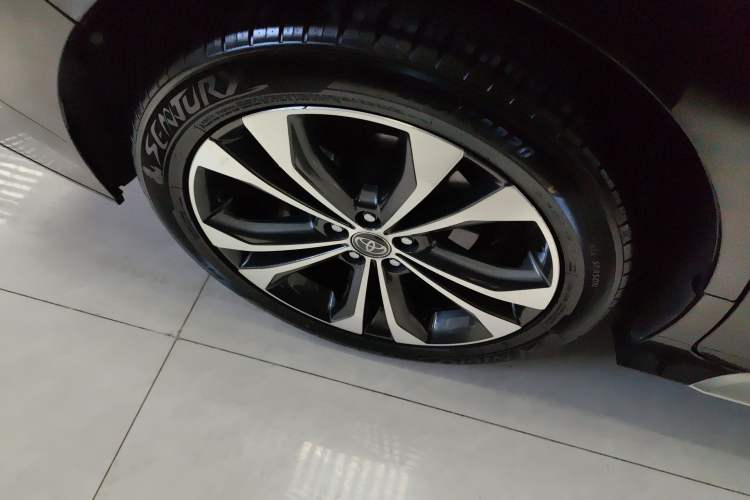 Used Toyota Granvia 2023 2.5L Hybrid Prestige PLUS Edition