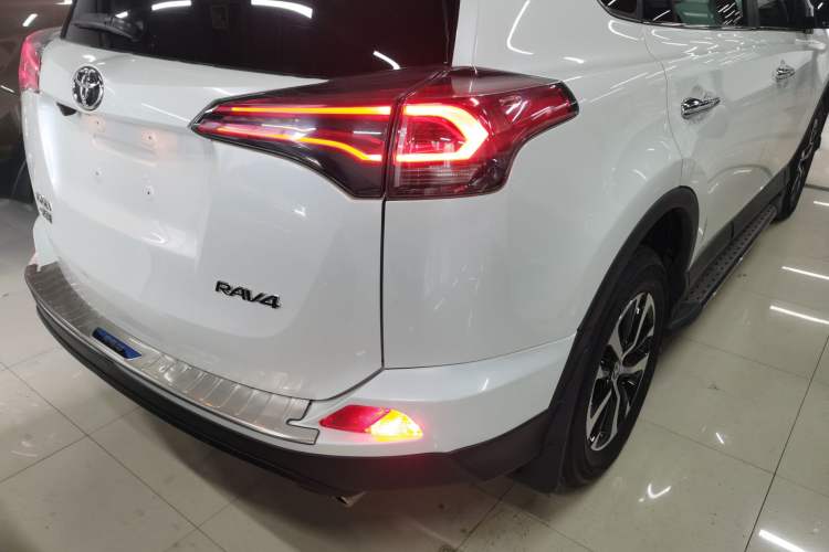 Used Toyota RAV4 2016 2.0L CVT Two-Wheel Drive Comfort Edition China V Standard