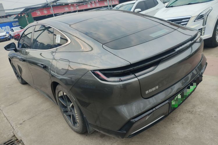 Used  E8 2024 550 km Range Rear-Wheel-Drive PRO