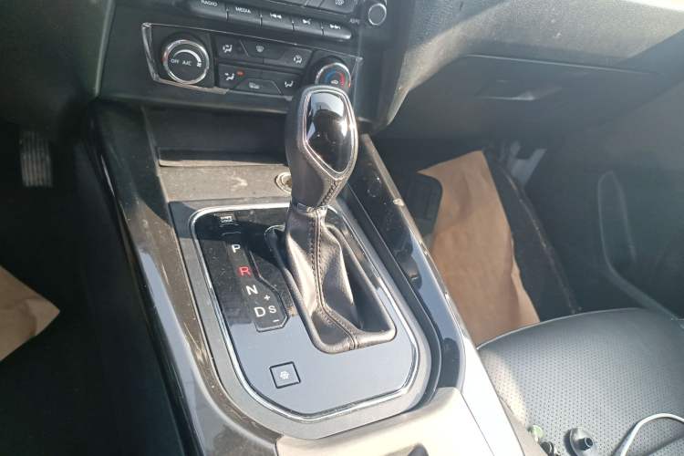 Used Dongfeng Fengon S560 2018 1.8L CVT Elite Model 7 Seats
