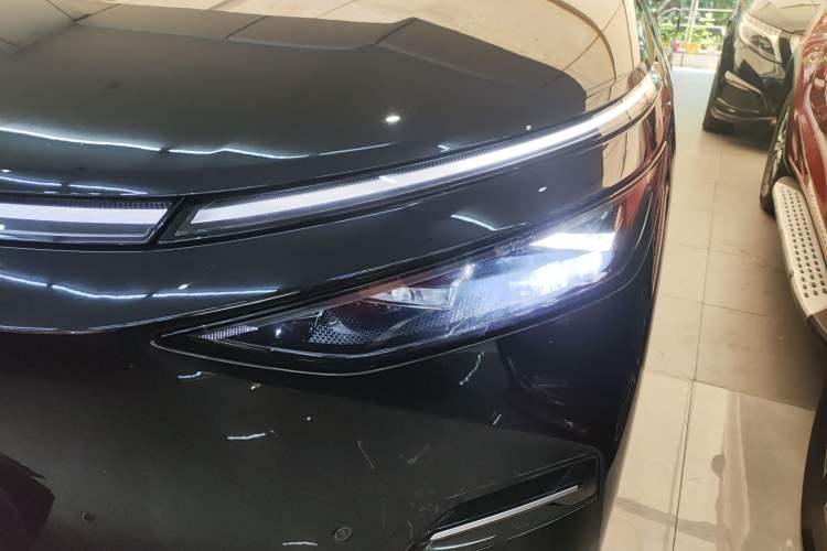 Used XPeng X9 2025 740 Ultra-Long Range Max
