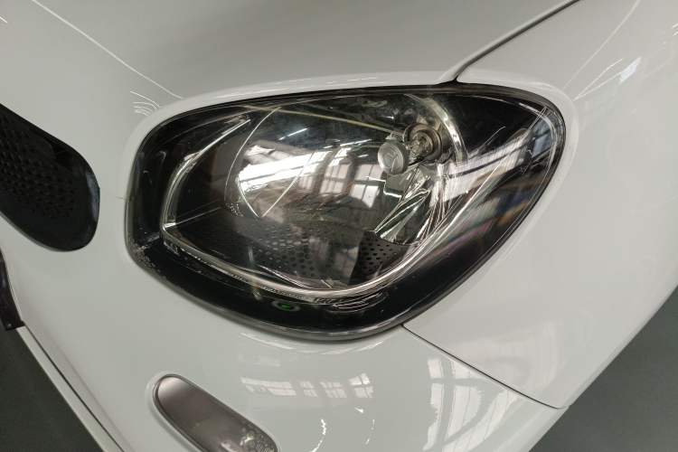 Used  fortwo 2015 1.0L 52 kW hardtop Dynamic version
