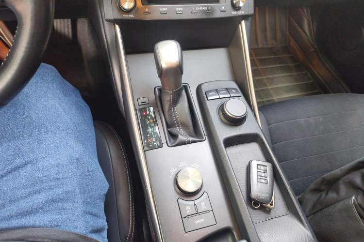 Used Lexus IS 2015 200T Leading Edition
