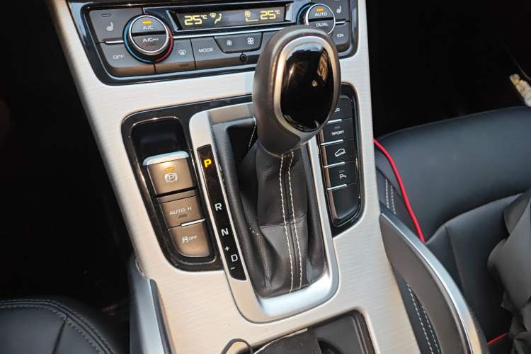 Used Geely Auto Emgrand X7 Sport 2018 1.8TD Automatic Two-Wheel Drive Smart Connect 4G Internet Edition