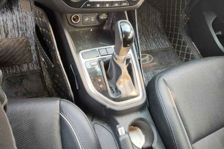 Used Hyundai ix25 2015 1.6L Automatic Two-Wheel-Drive Deluxe DLX Model