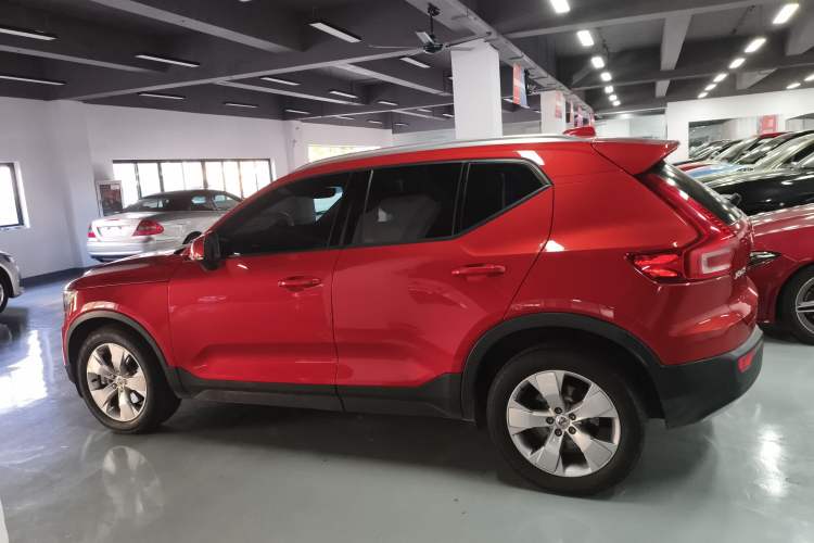 Used Volvo XC40 2019 T4 4x4 Midday Lava Red
