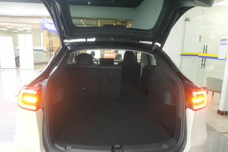 Used Tesla Model Y 2023 Rear-Wheel-Drive Version
