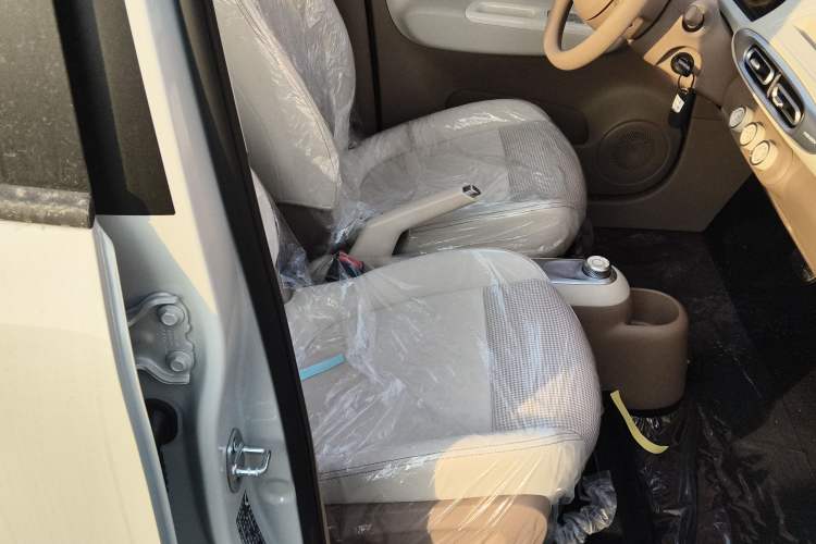 Used Wuling Hongguang MINIEV 2025 Four-Door Version Advanced Edition
