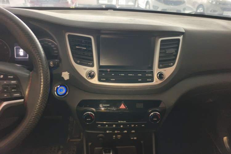 Used Hyundai Tucson 2015 1.6T Dual-Clutch Two-Wheel-Drive Smart Model
