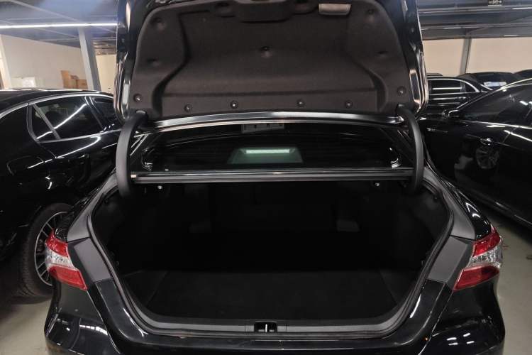 Used Toyota Camry 2021 2.0G Luxury Edition
