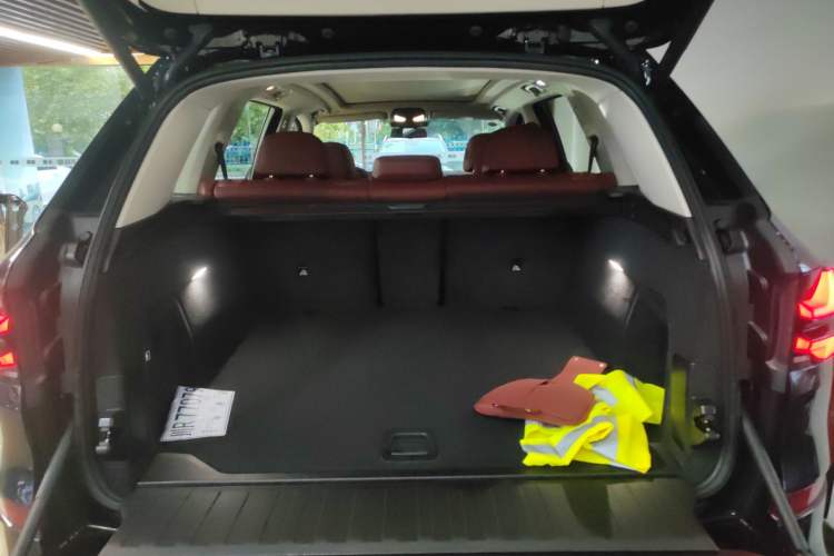 Used BMW X5 2023 xDrive 30Li Luxury M Sport Package
